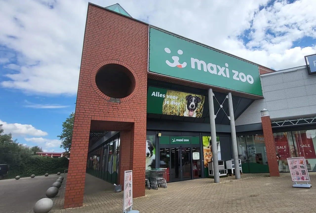 Winkelsigning van Maxi Zoo in Venlo